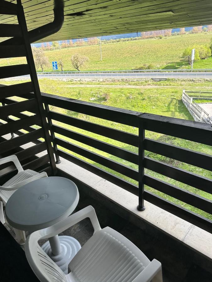 Aspen Luxury Apartamnet Razlog Buitenkant foto